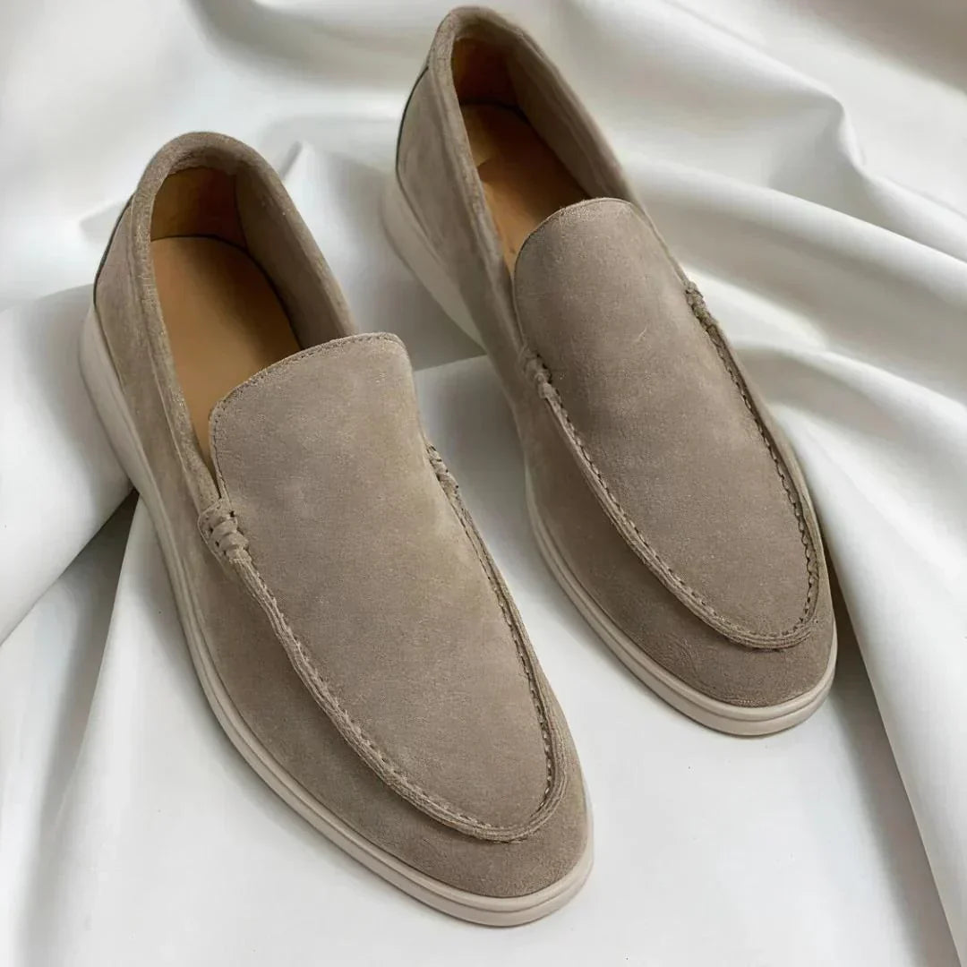 Elegantes mocasines de ante