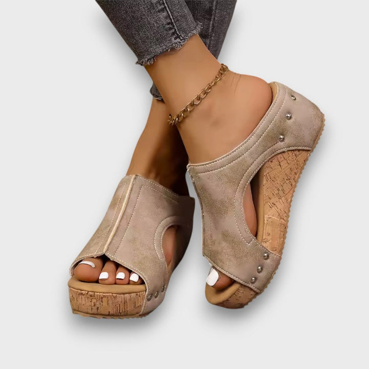 Raya – Sandalias de cuña con diseño recortado