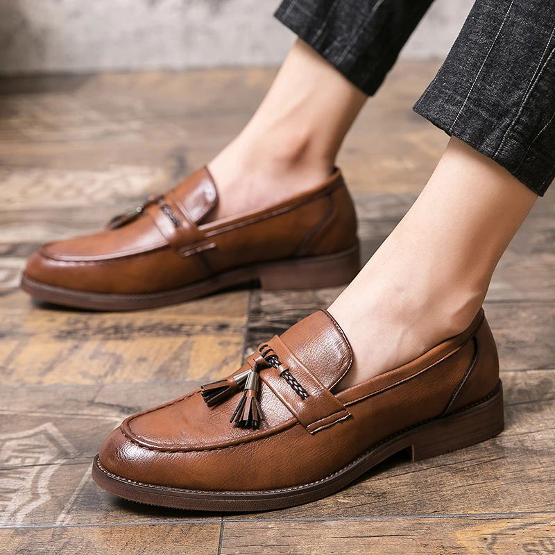 Mocasines de piel con borlas