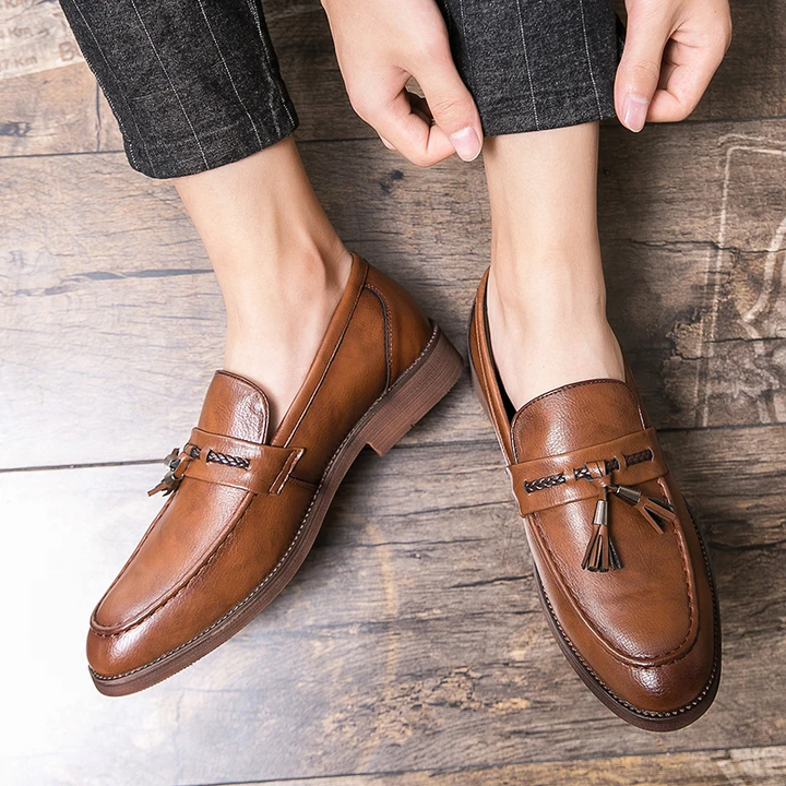 Mocasines de piel con borlas