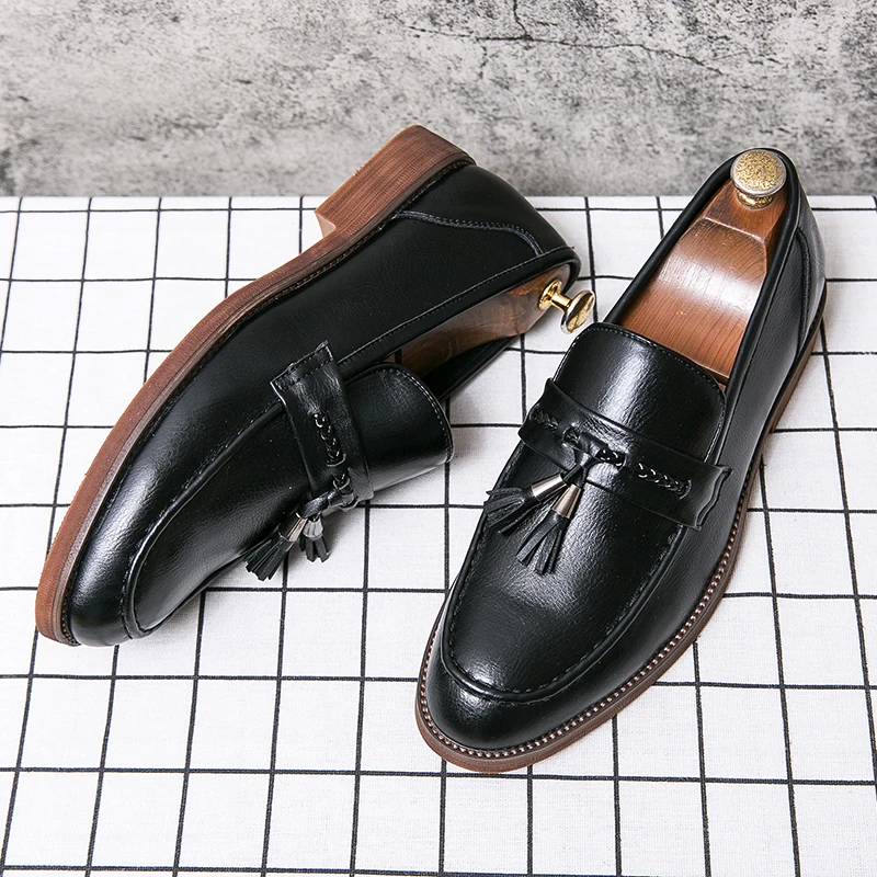 Mocasines de piel con borlas