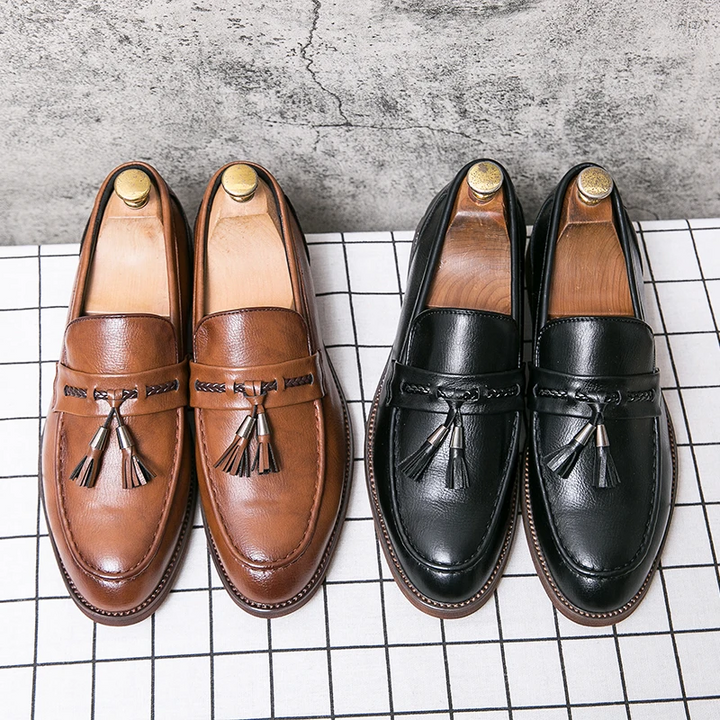 Mocasines de piel con borlas