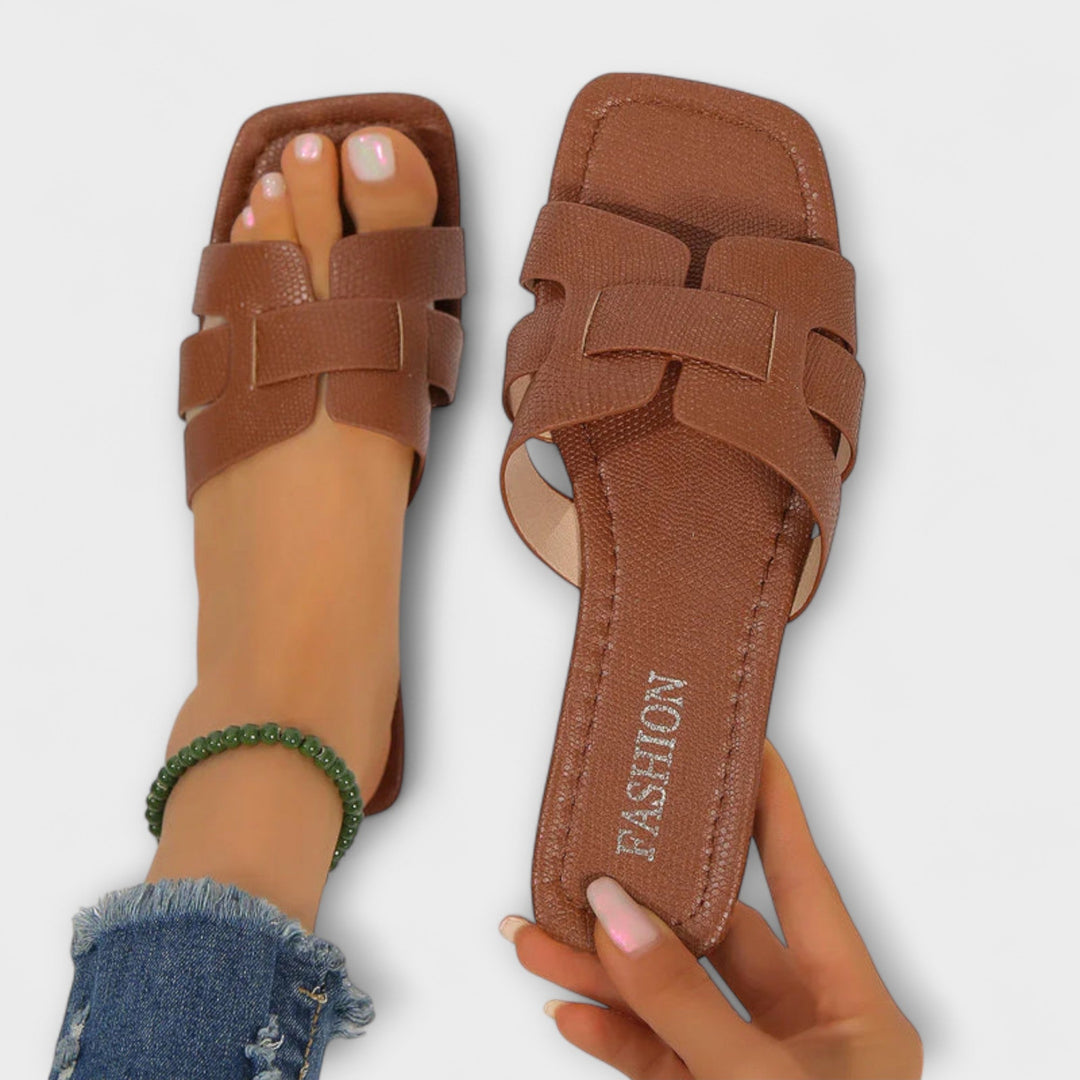 Darelle – Sandalias Planas con Elegancia Ligera