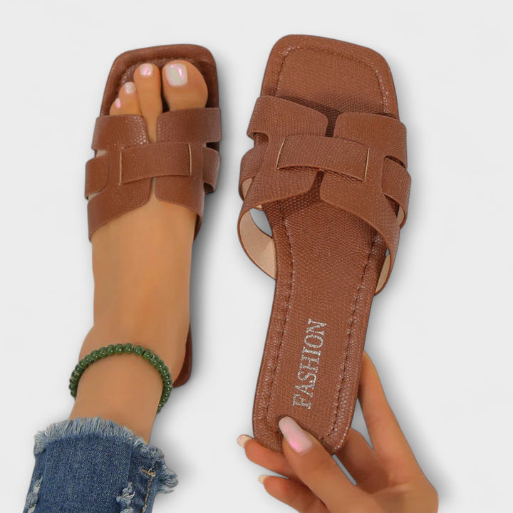 Darelle – Sandalias Planas con Elegancia Ligera
