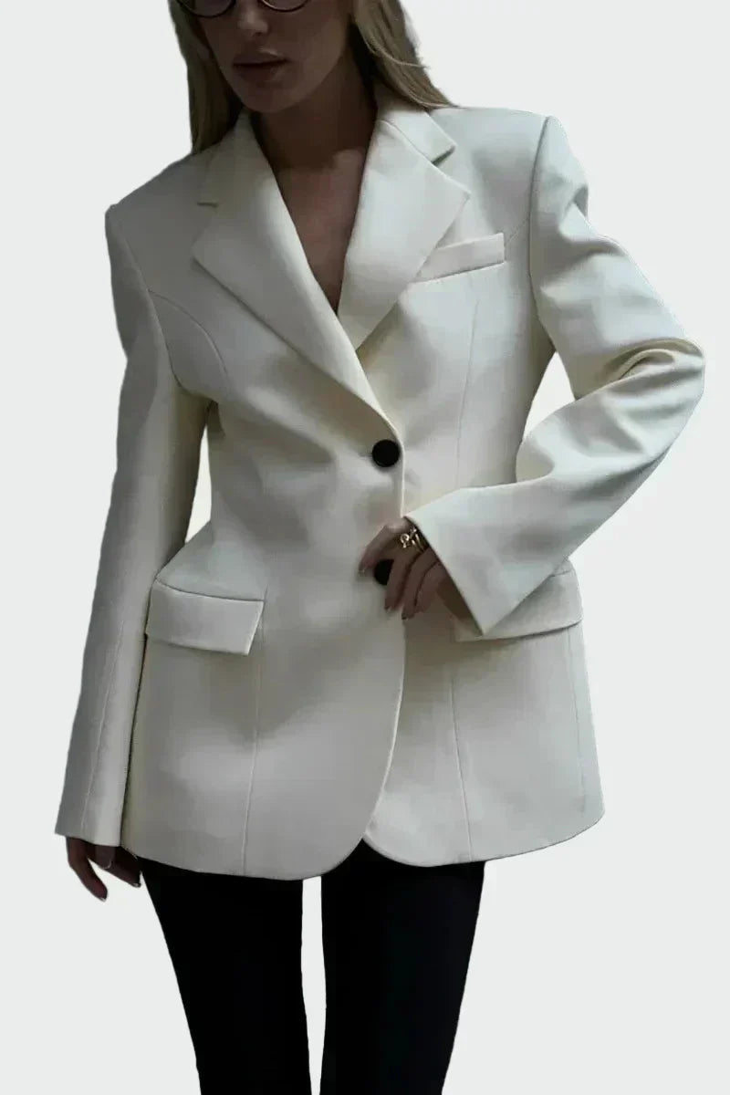 Nikol - Chaqueta con un corte impresionante y botones