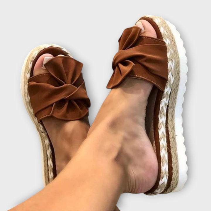 Seina – Sandalias Cómodas con Detalle de Lazo